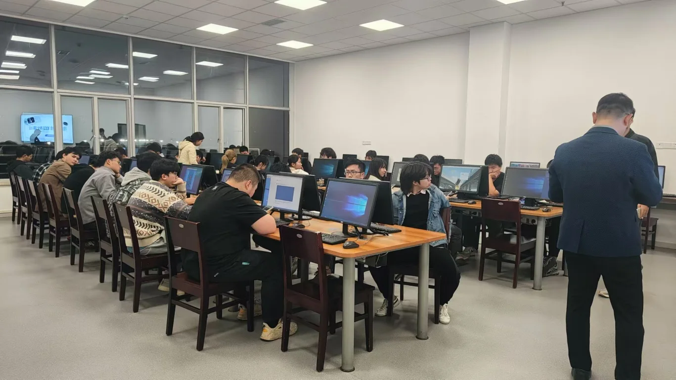 西南交通大学:AI 运用前沿课程项目式学习现场